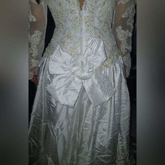 Mon Cheri White Laced Wedding Dress - Picture 5 of 11